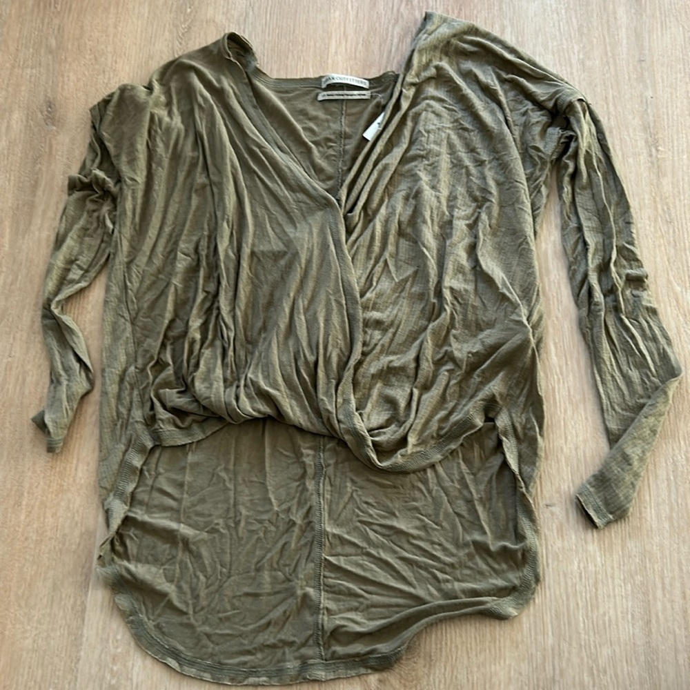 NWT Urban outfitters small long sleeve shirt in pretty green​